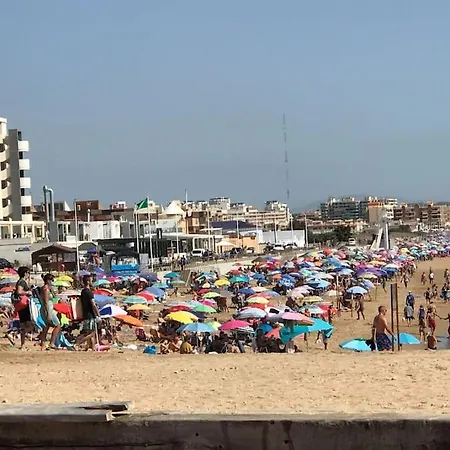 Tres Bel Moderne Proche De La Mer. *