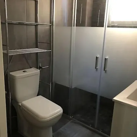 Tres Bel Moderne Proche De La Mer. Торевьиа
